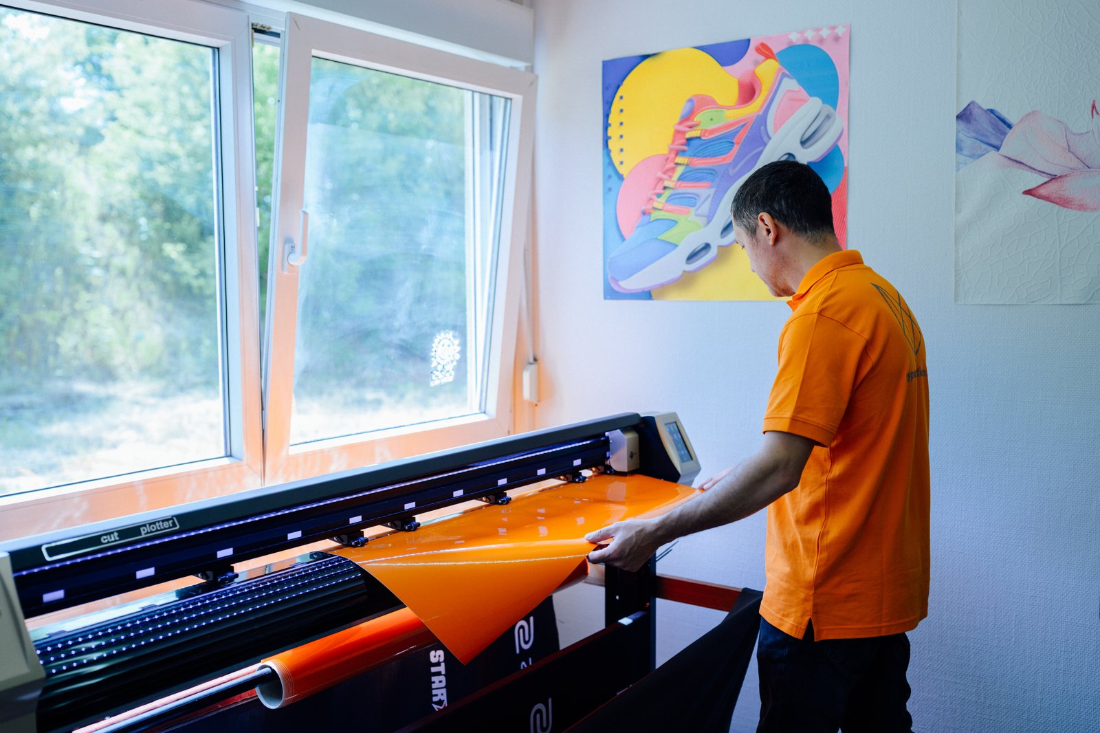 Plotter cutting and lamination — photo 1