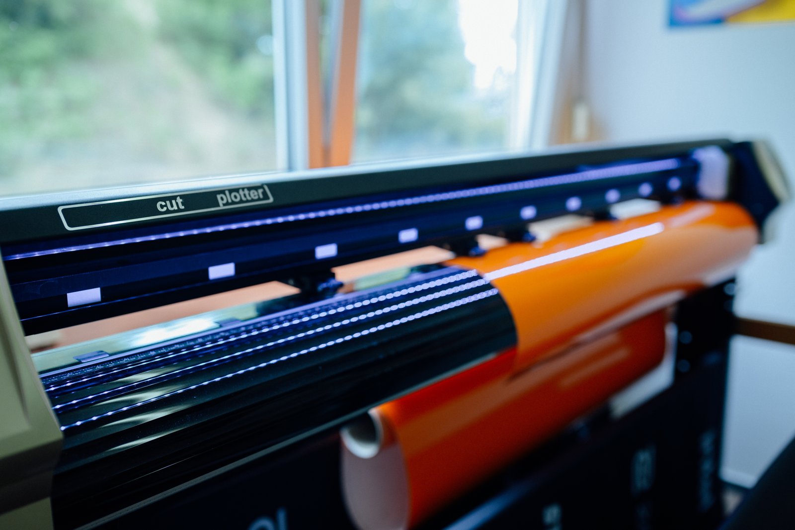 Plotter cutting and lamination — photo 3