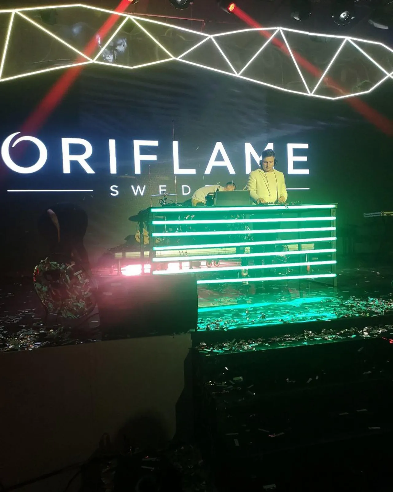 Oriflame neon stage — event decor project built by SLY Production, photo 2