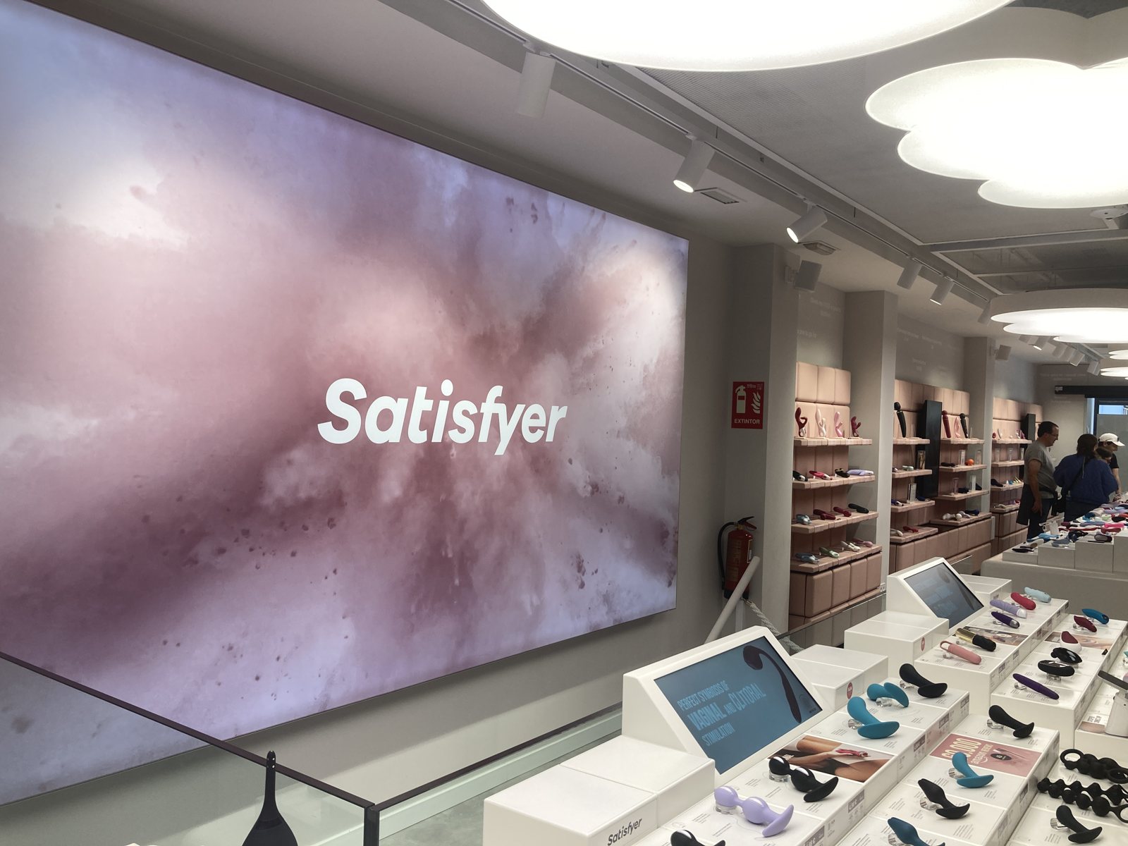 Satisfyer GEske — branded & retail project built by SLY Production, photo 6