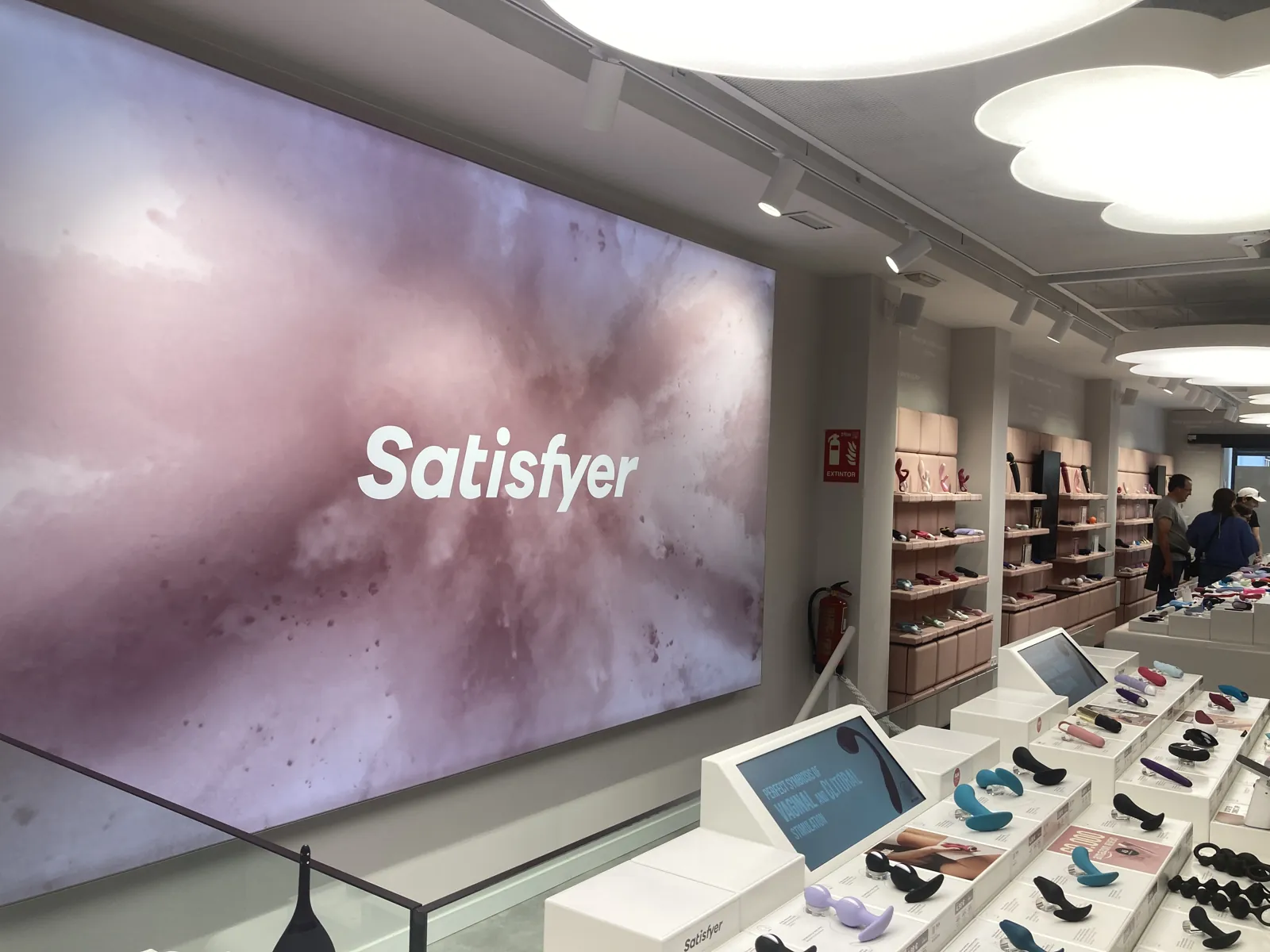 Satisfyer GEske — branded & retail project built by SLY Production, photo 6