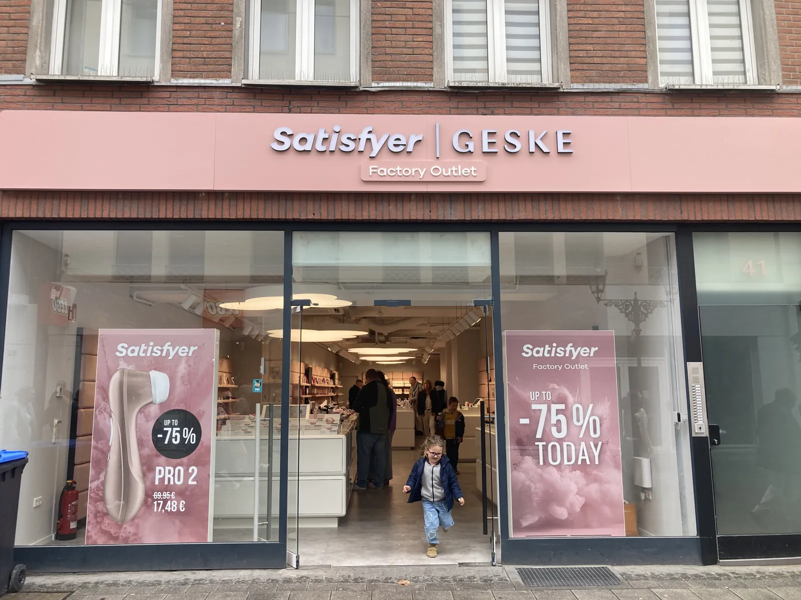 Satisfyer GEske — branded & retail project built by SLY Production, photo 7