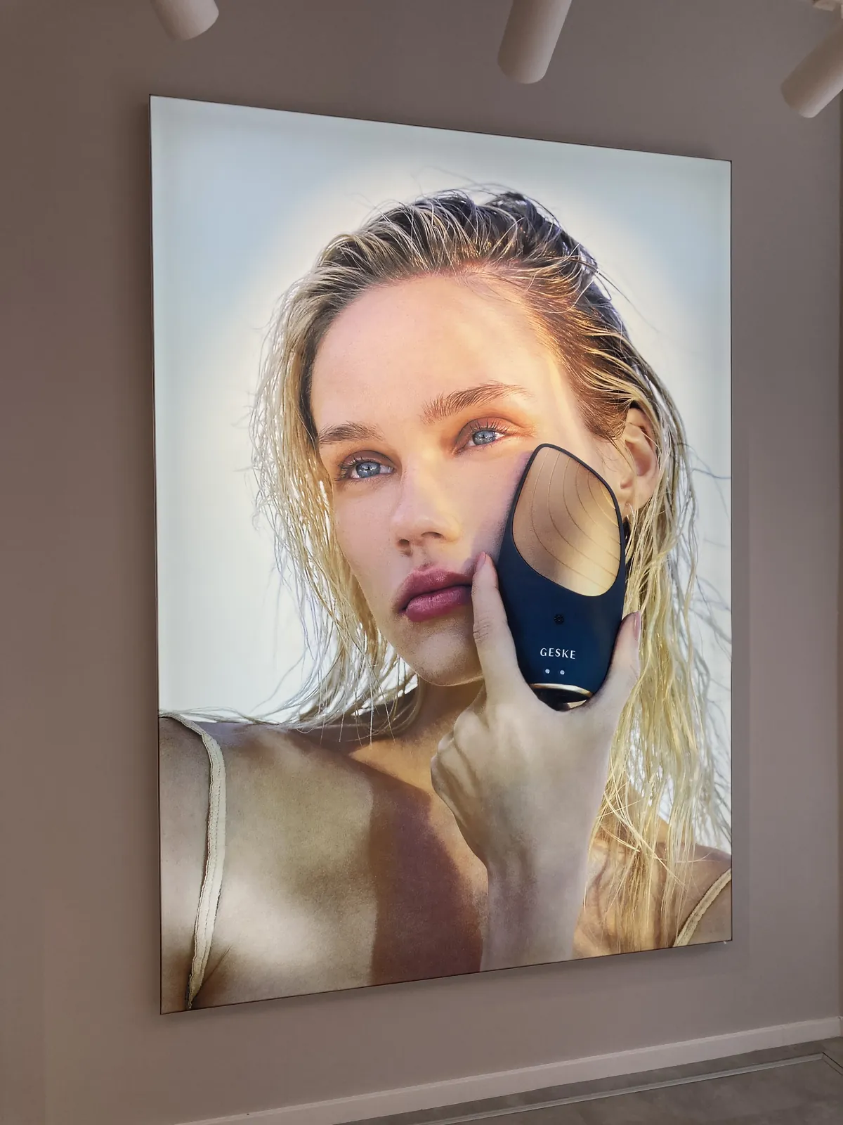 Satisfyer GEske — branded & retail project built by SLY Production, photo 8