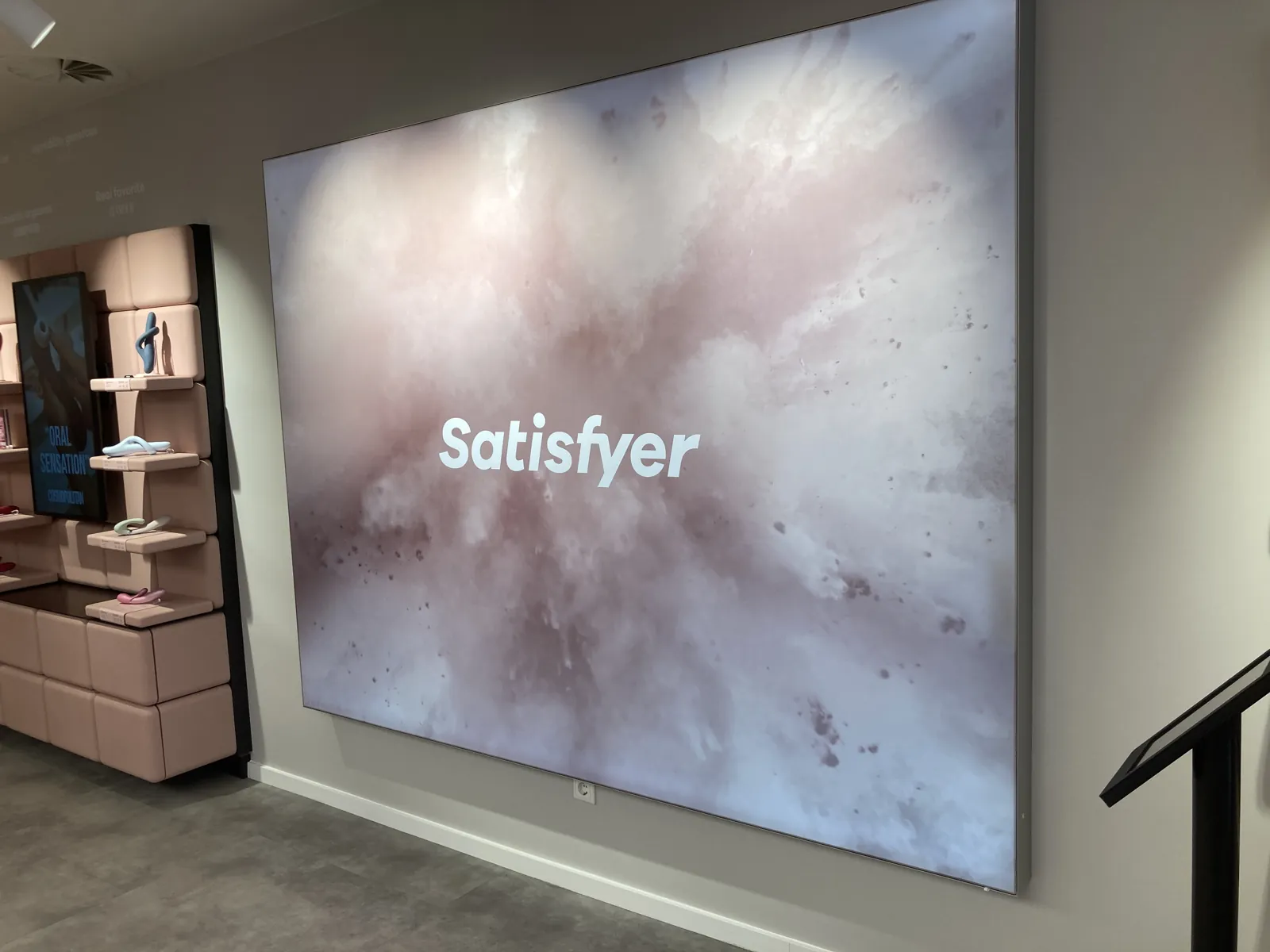 Satisfyer GEske — branded & retail project built by SLY Production, photo 9