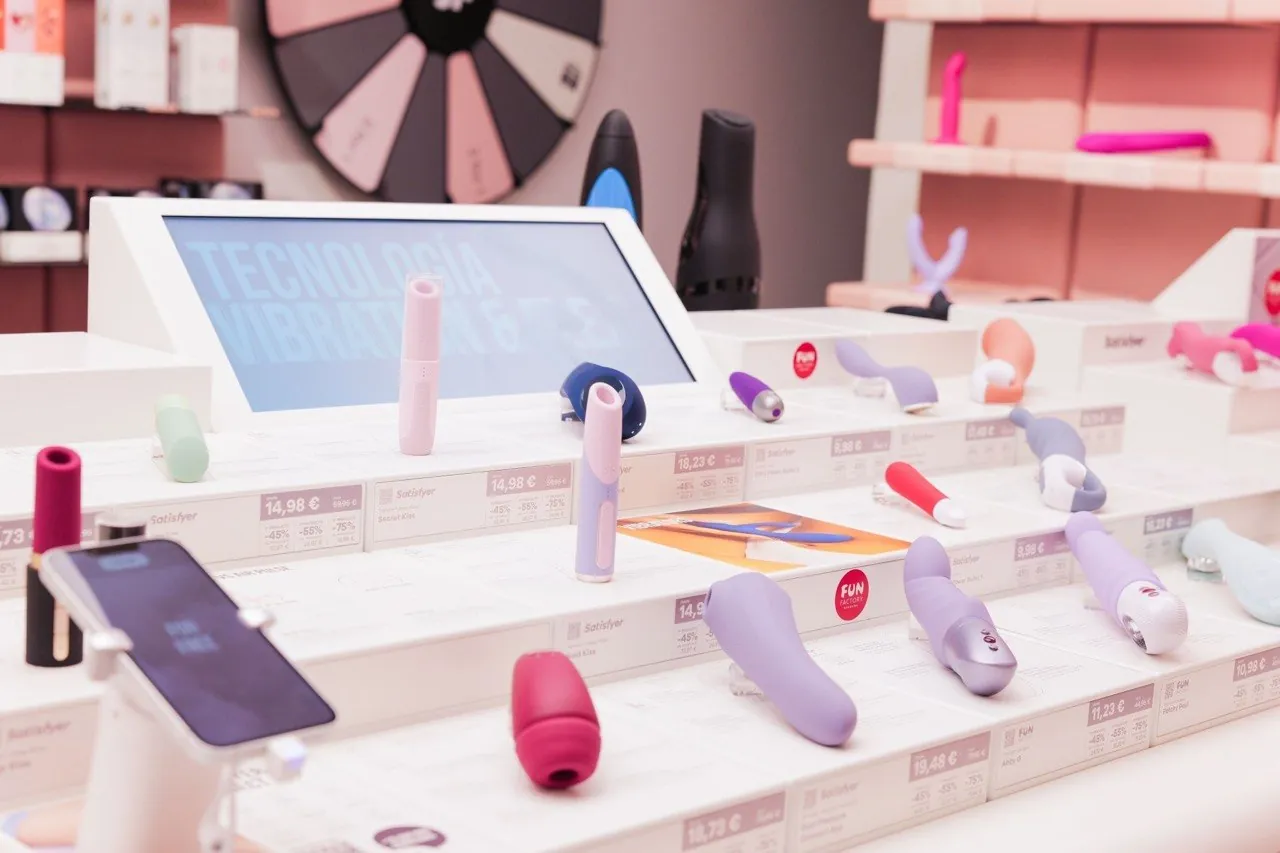 Satisfyer GEske — branded & retail project built by SLY Production, photo 13